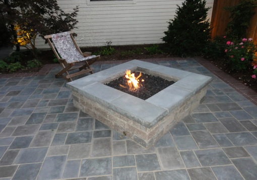 Modular Gas-Fired Fire Pit in Concrete Paver Patio