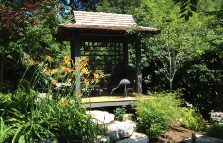 Japanese style garden and flowering daylilies