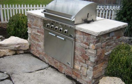 limestone built in grill with limestone outcropping and patio