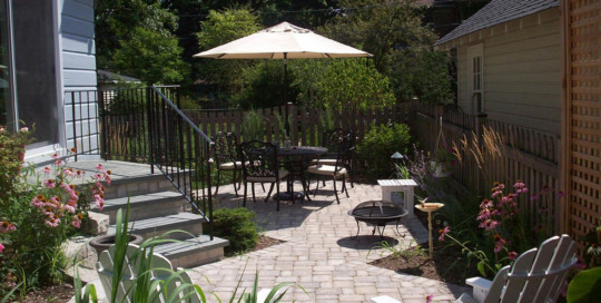 small backyard with angled steps and plantings - Nature's Perspective Landscaping