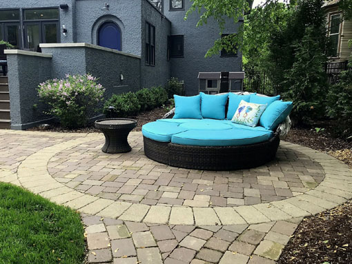 4 piece daybed seating in round Brussels Block patio