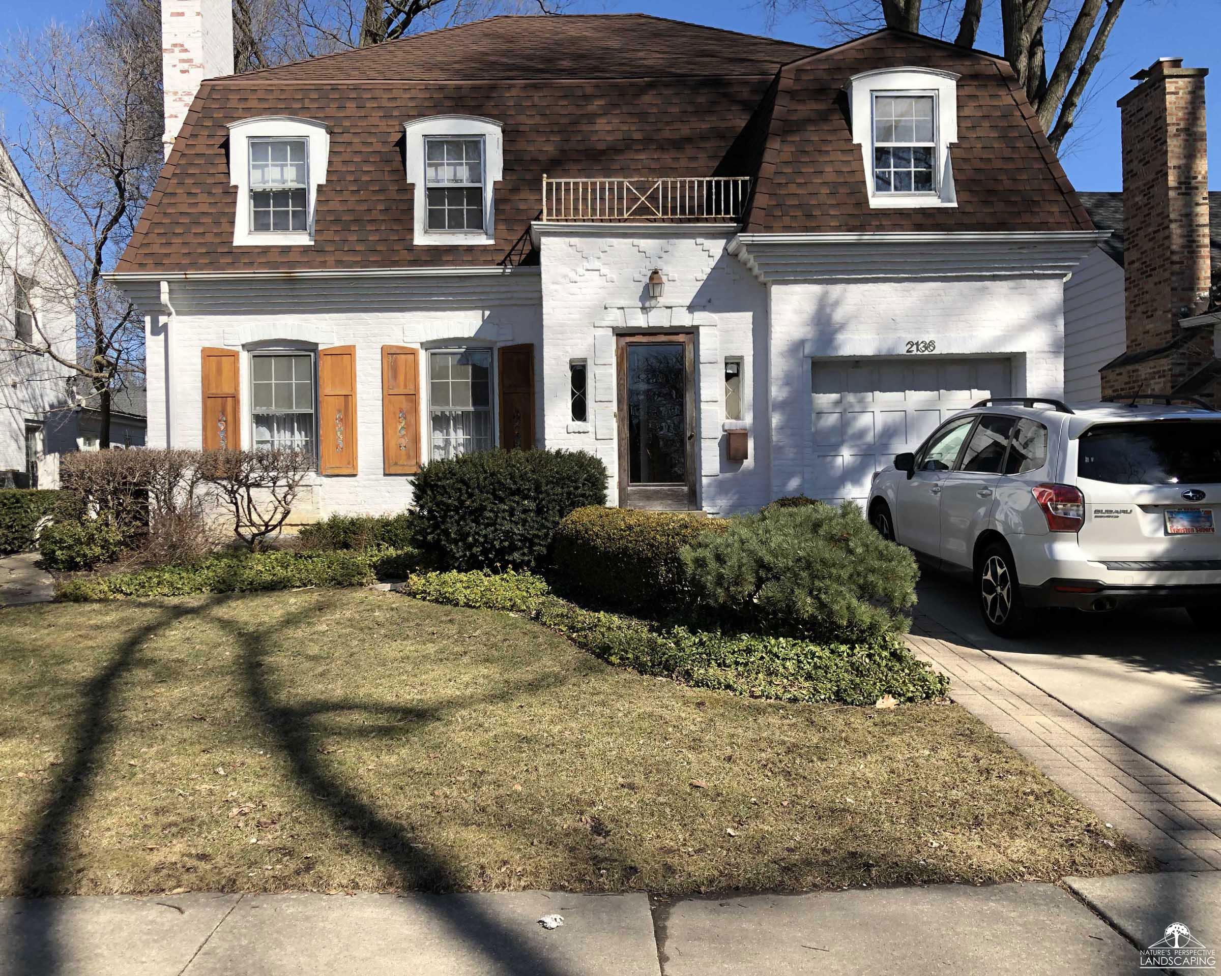 before photo of front yard makeover